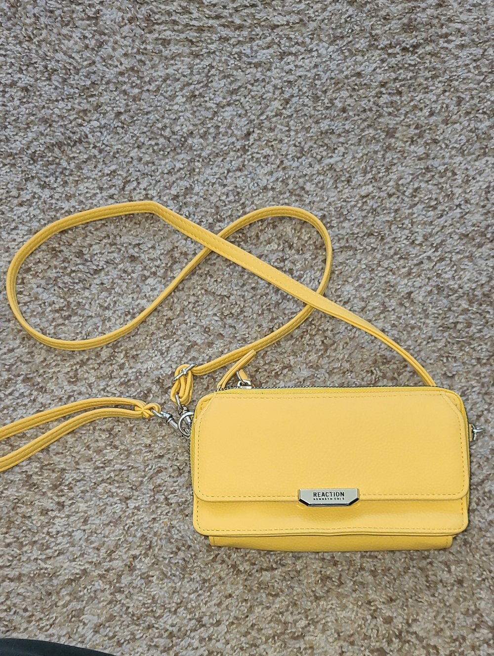 Kenneth Cole yellow crossbody wallet with detachable strap
